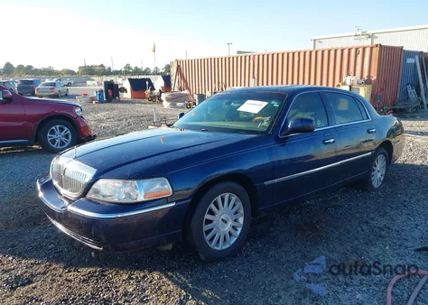 2003 Lincoln Town Car Signature из США, поврежденный, VIN 1LNHM82W53Y636518